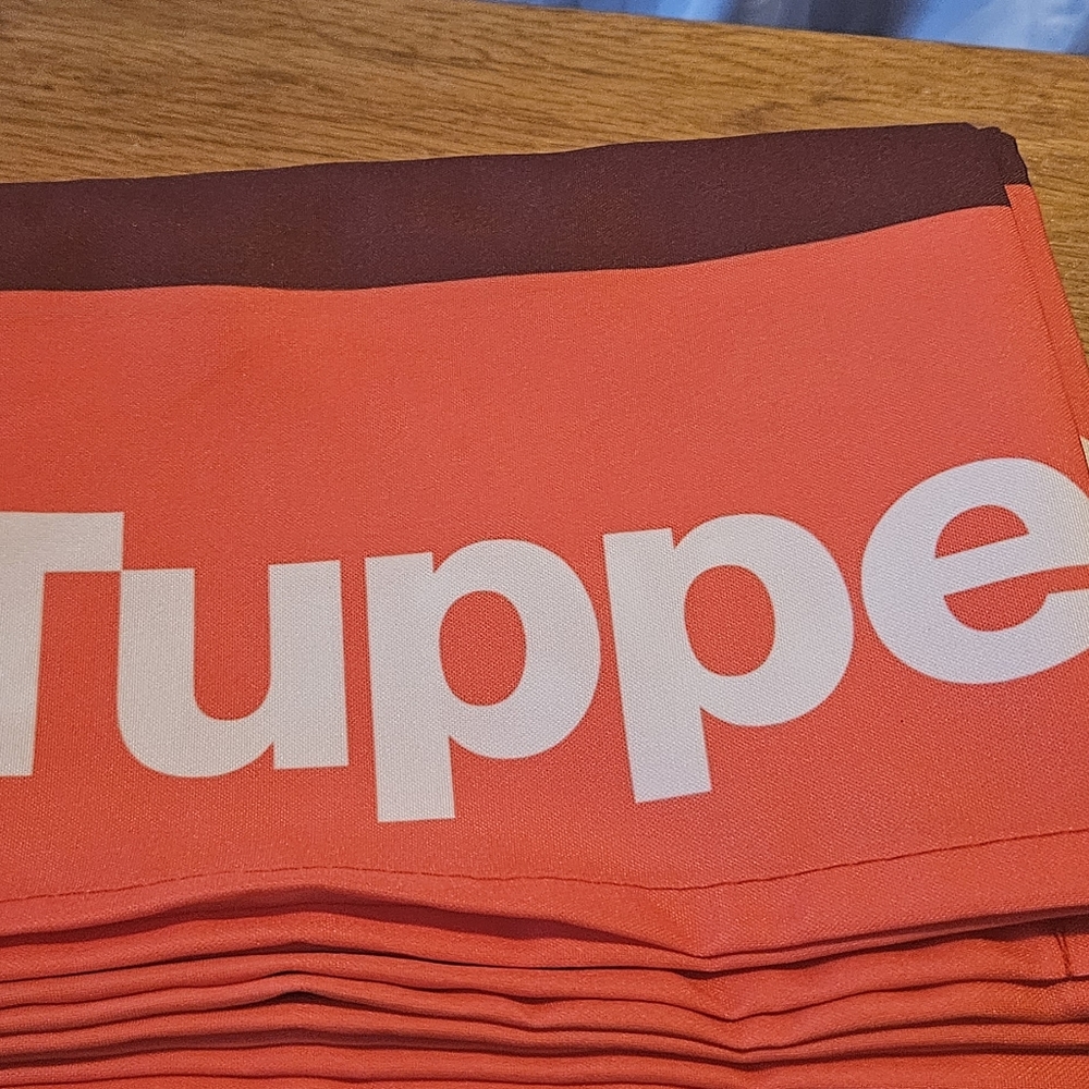 Tupperware table cloth - Picture 5 of 7